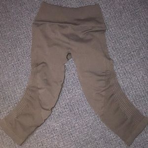 Black cropped LuLu Lemon leggings